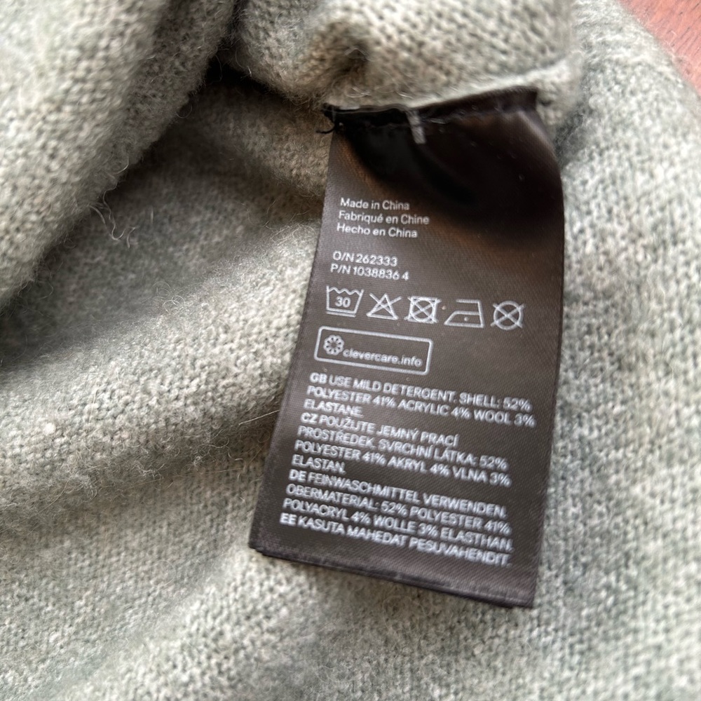 Women's V-Neck Sweater in Gray - Picture 8 of 9